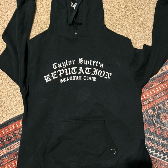Taylor swift 2018 concert hoodie - Picture 3 of 6